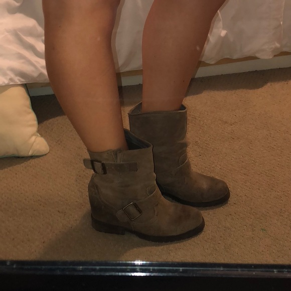 Hidden heel boot - great fall staple! - Picture 5 of 5